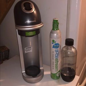 Soda stream and extra CO2 bottle